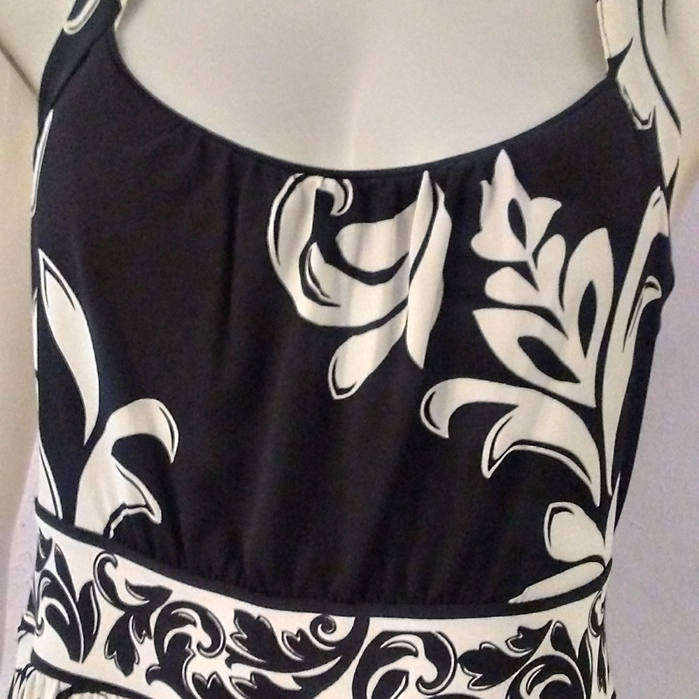 Black house white market -S